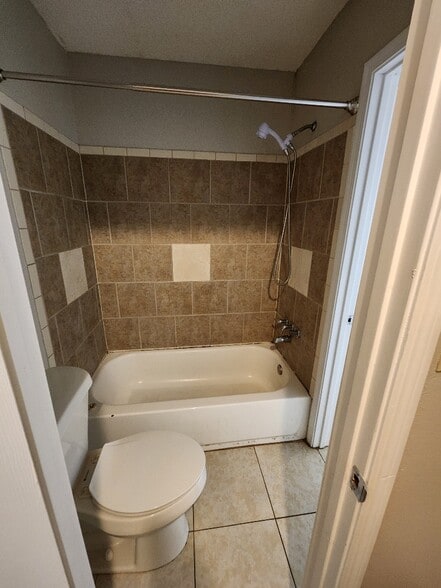 Building Photo - 8180 Stonebrook Dr
