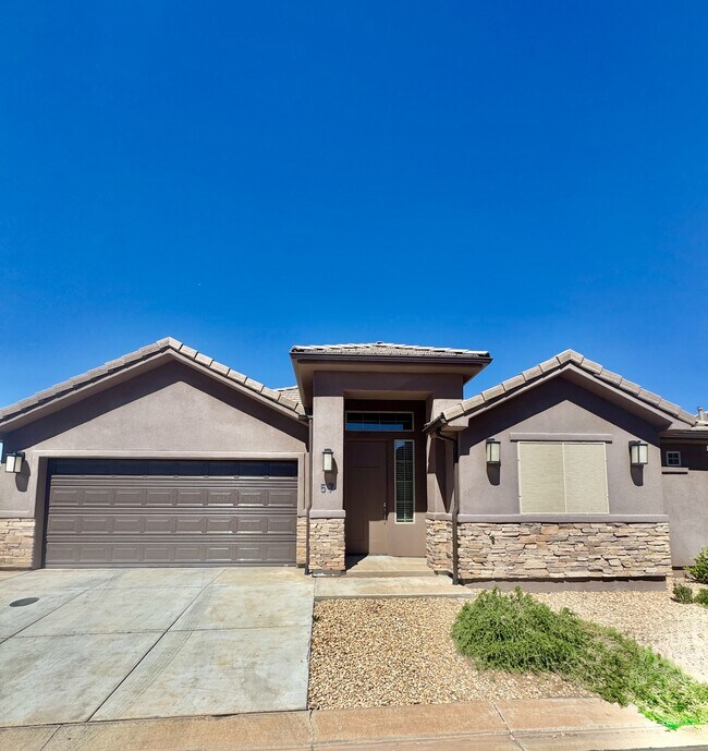 Building Photo - 2261 S Tonaquint Dr