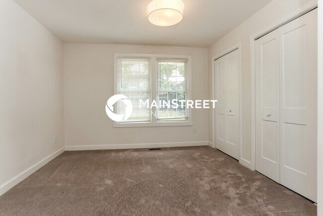 Building Photo - 4 Bedroom Pet-Friendly Home in Atlanta, GA with Main Street Renewal