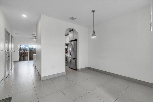 Building Photo - 1720 NE 33rd Ave