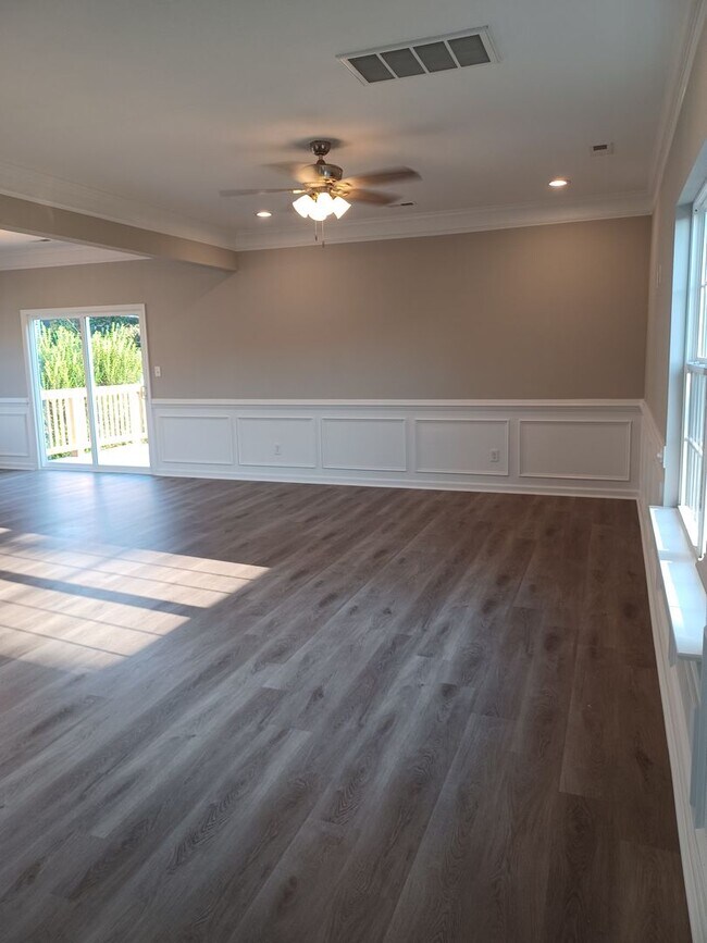 Building Photo - Newly Constructed 5 Bedroom Home in Hampton