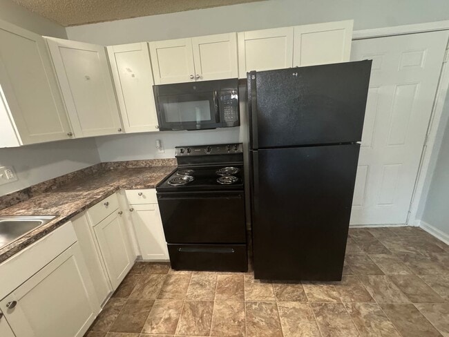 Building Photo - 3116 Plantation Dr