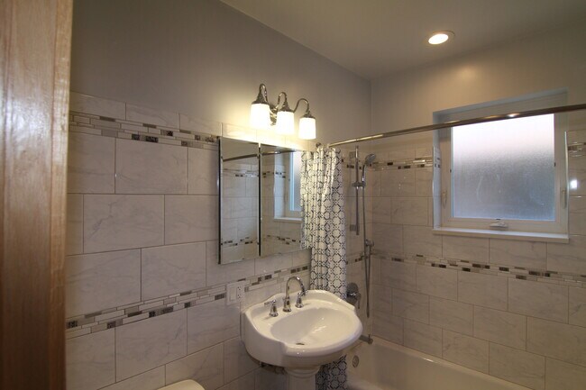 Building Photo - 3049 N Davlin Ct