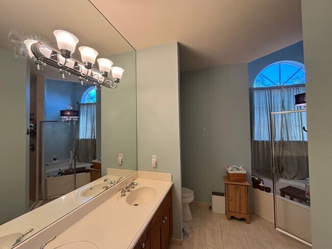 Building Photo - Two-story Upscale Townhouse located at Bel...