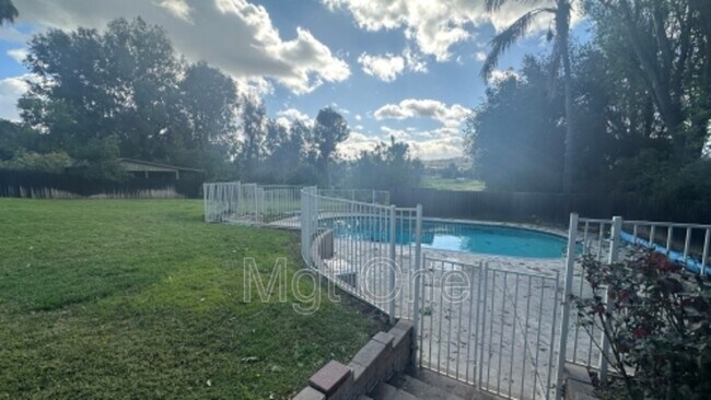 Building Photo - 2944 McAllister St