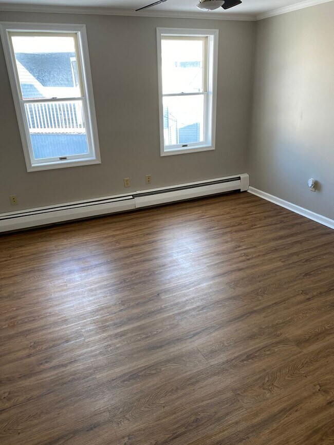 Building Photo - 406-408 Railroad Ave