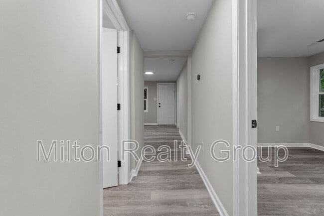Building Photo - 602 Ross Rd