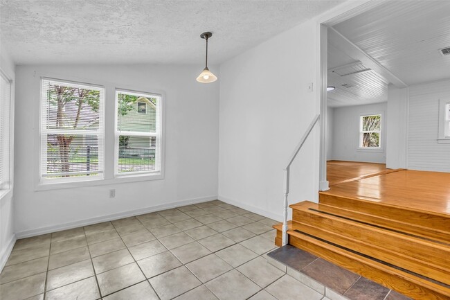 Building Photo - 807 Fisher St