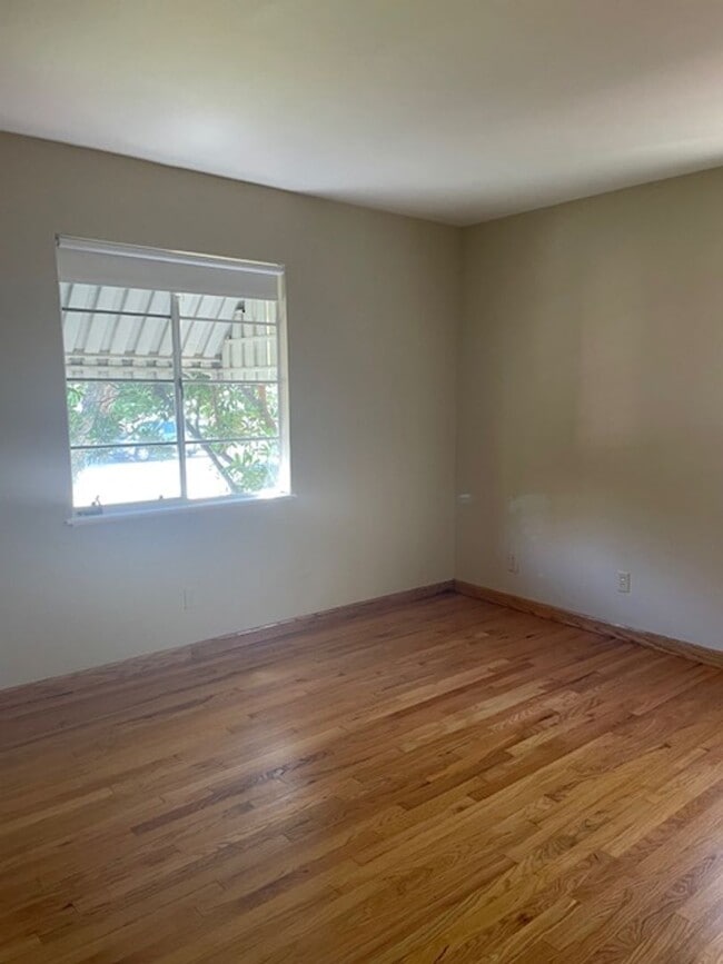 Building Photo - Charming 3 Bedroom Home on a Quiet Tree-Li...