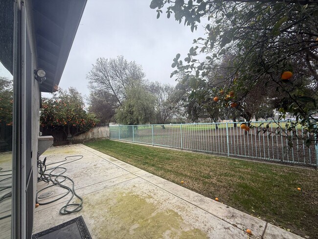 Building Photo - ***JUST REDUCED!!!*** 2-Bedroom, 2-bathroom single level home located in Country Club Villas in L...