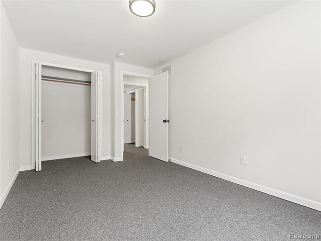 Building Photo - 38301 Murdick Dr