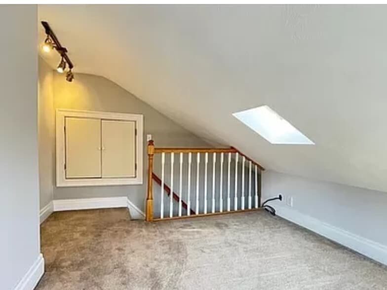 Attic Bedroom (Updated vinyl flooring) - 1314 Sarah St