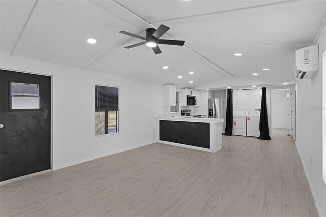 Building Photo - 33514 Luana Ct