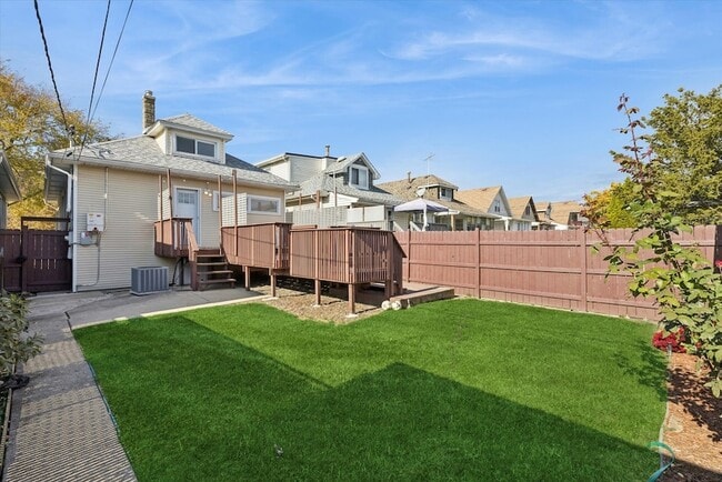 Building Photo - 3831 N New England Ave