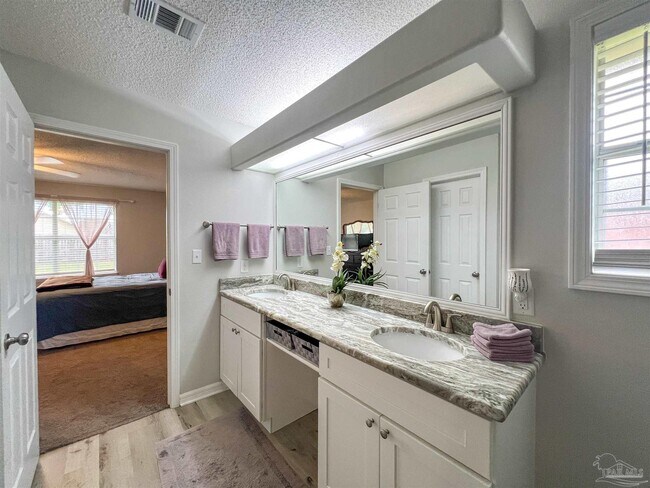 Building Photo - 8036 Grand Bahama Dr
