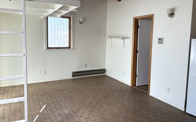 Building Photo - 317 Cornell Dr SE