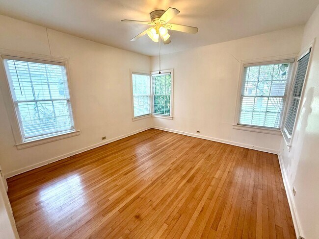 Building Photo - Historic Charm Near Woodlawn Lake! 3 Bed, 2 Bath Home with Hardwood Floors