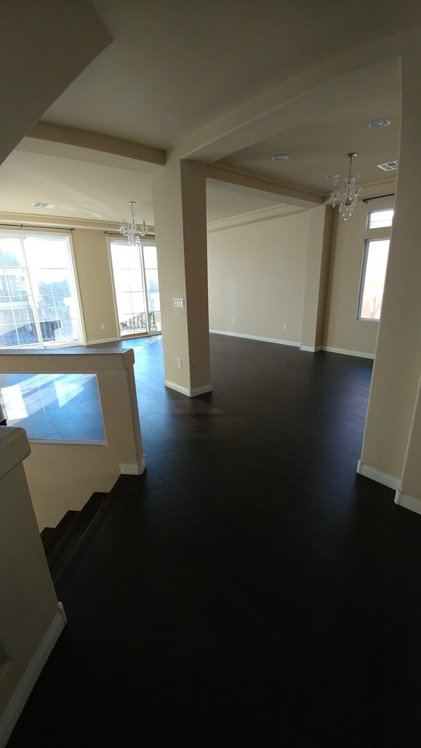 Building Photo - Multi level