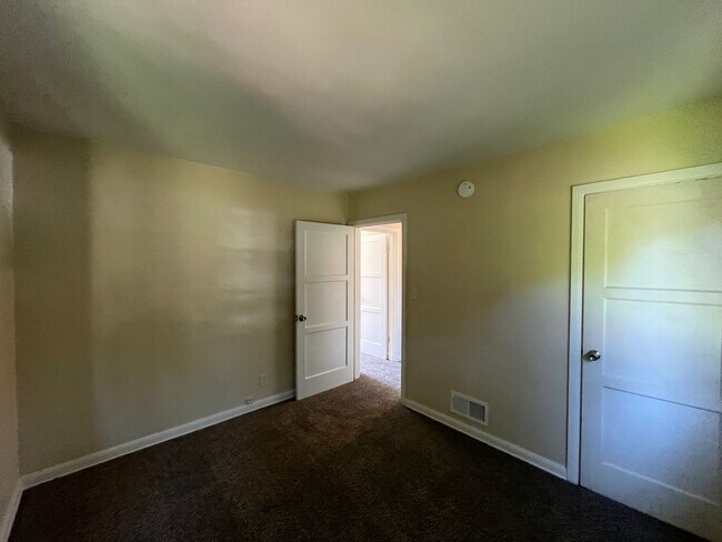 Building Photo - Charming 3-Bedroom Home with Bonus Room in Prime Beaverton Location Cedar Hills Neighborhood!!!