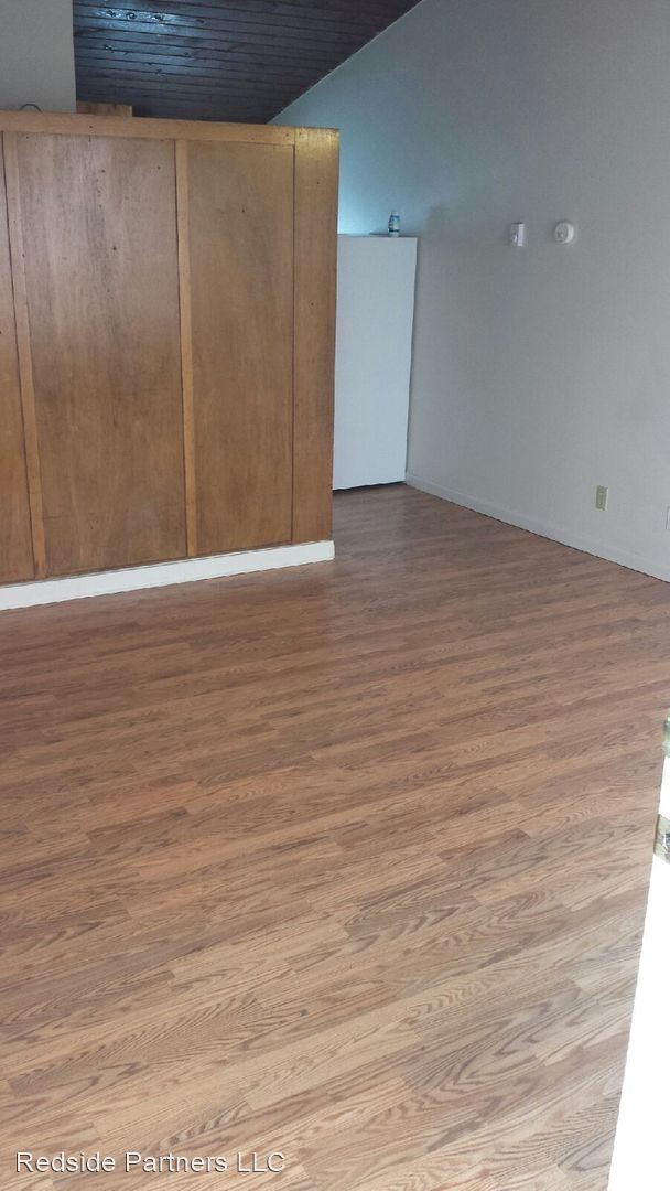 Building Photo - 1718 Summit Ave