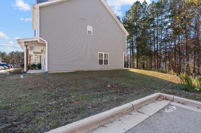 Building Photo - 2-Bed End Unit Townhome in Clayton