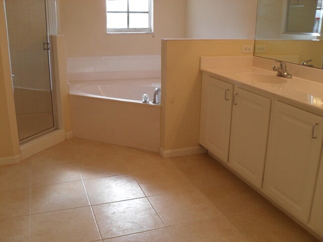 Building Photo - 4234 Emerald Vista