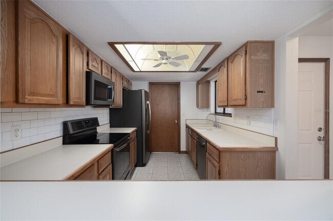 Building Photo - 2263 Deerwood Dr