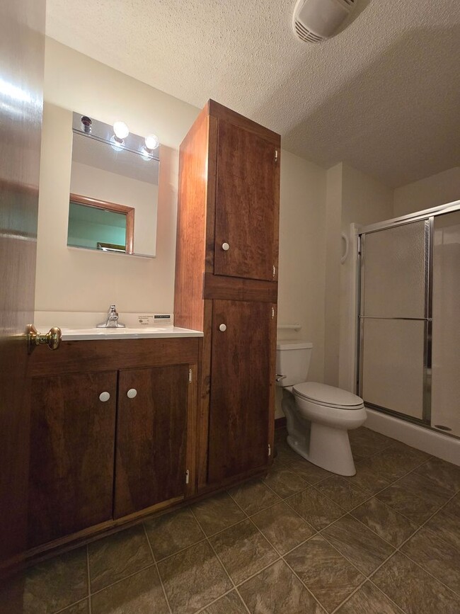 Building Photo - New Listing!!