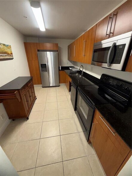 Building Photo - 3001 S Ocean Dr