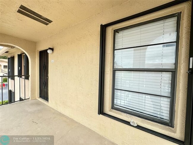 Building Photo - 9480 Boca Cove Cir