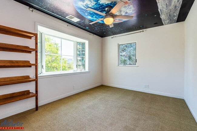 Building Photo - Stunning Cambrian Home | Desirable Neighborhood