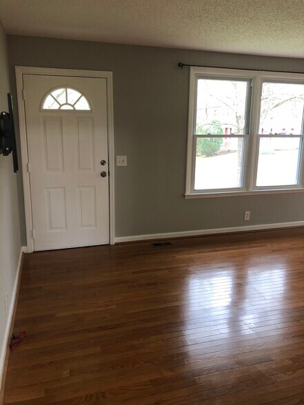 Front Entrance - 903 Green Valley Rd
