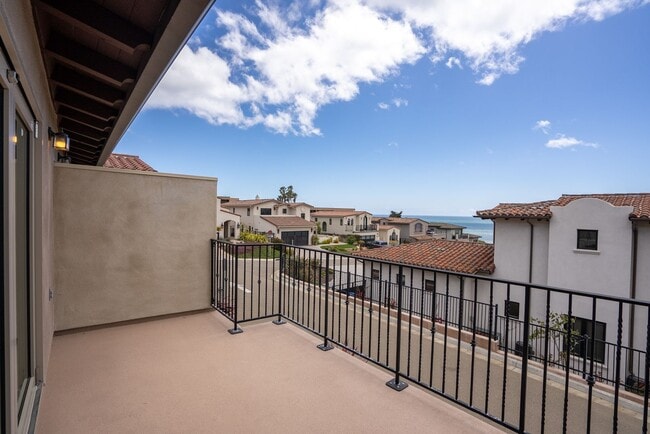 Building Photo - This Sunset Beach Estates Townhome will have you speechless!