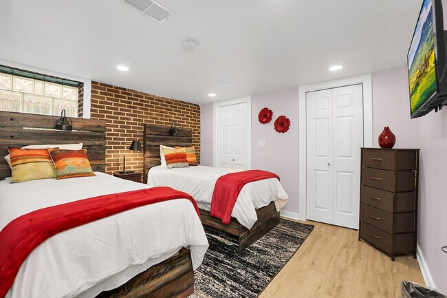 Building Photo - 6059 W 64th St