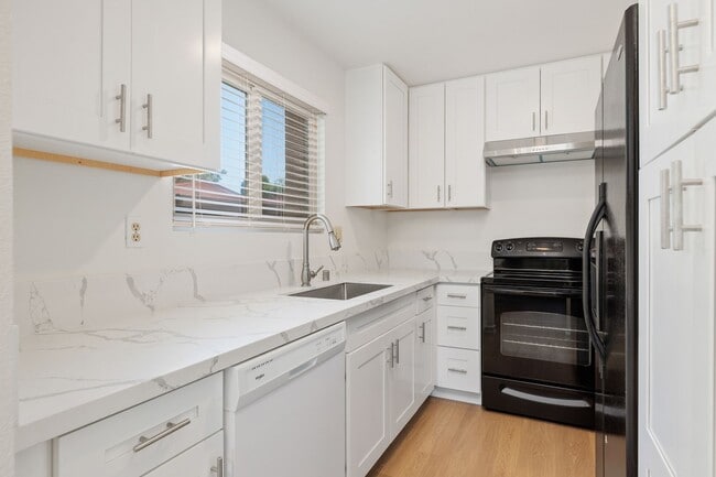 Building Photo - 16924 Caminito Santico