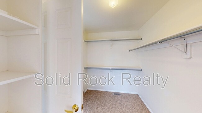 Building Photo - 2635 Leoti Dr