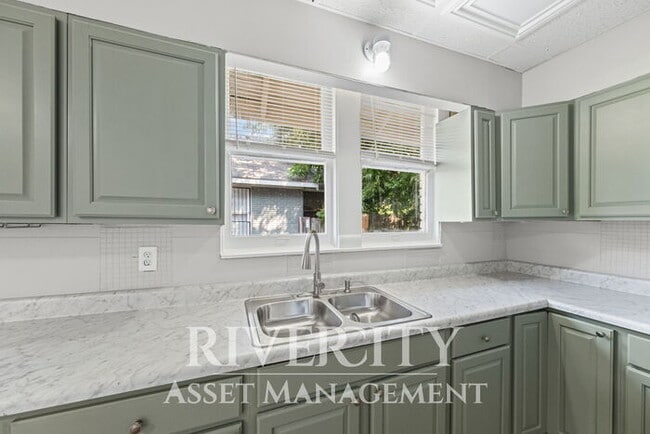 Building Photo - Step into a piece of Memphis history with this stunning, newly renovated home!!! Section 8 Welcom...