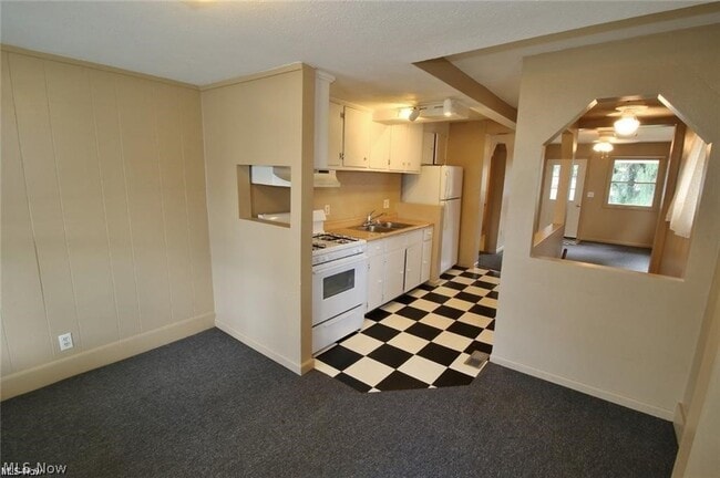 Building Photo - 39 W 2nd St