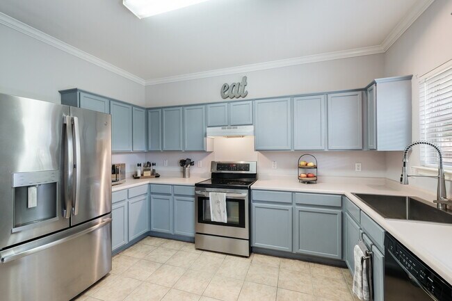 Building Photo - 1411 View Top