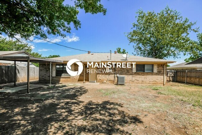 Building Photo - 3 Bedroom Pet-Friendly Home in Crowley, TX with Main Street Renewal