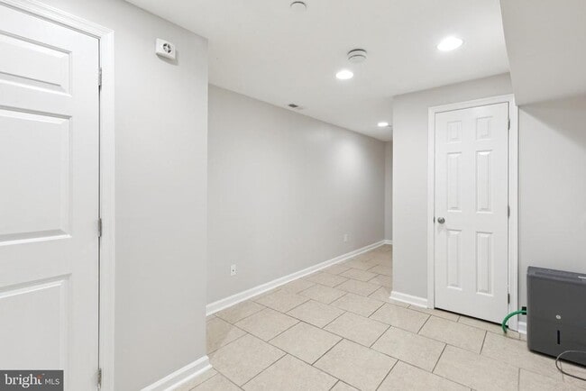 Building Photo - 1931 N Uber St