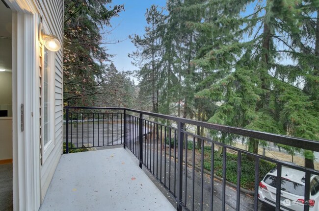 Building Photo - 2 Week Move In Special - Beautiful Edmonds...
