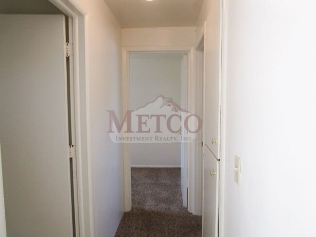 Building Photo - Cute little 3 bedroom home