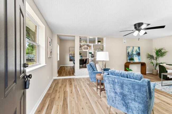 Building Photo - 3445 Eve Dr E