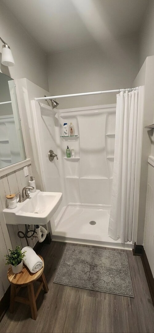 Building Photo - Remodeled 2BR in Kingston | Central A/C + In-Unit W/D + Parking | Pet Friendly