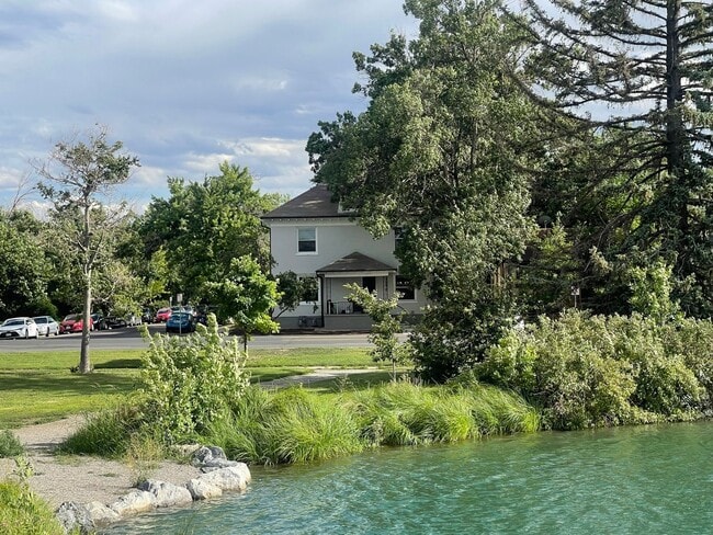 Building Photo - Killer Location w/ Utilities Included!