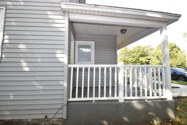 Building Photo - Elkhart 3 bedroom and 2 full baths