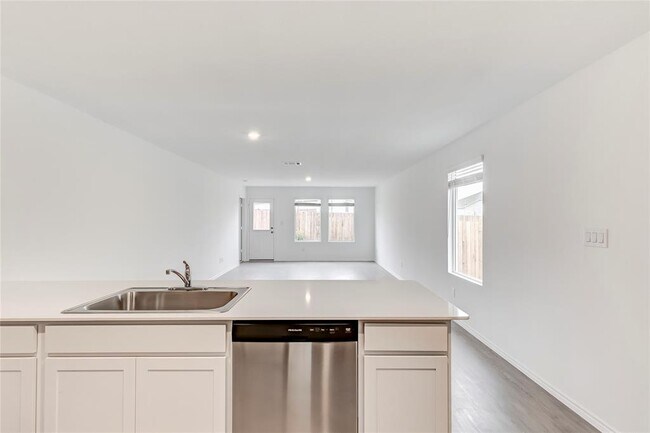 Building Photo - 611 Whoopers Lp