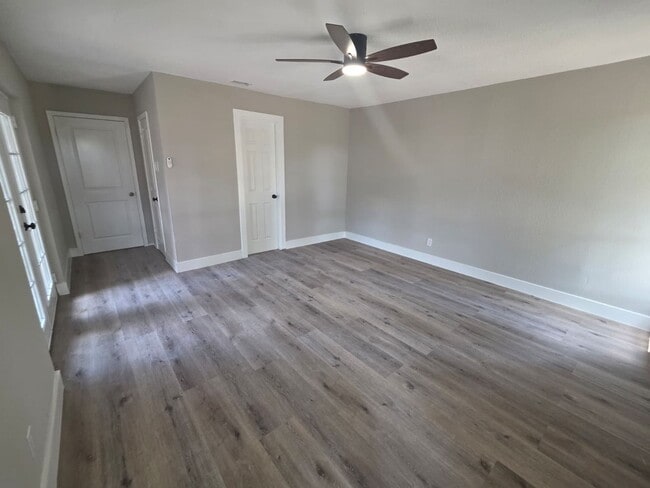 Building Photo - Charming 3-Bedroom Home on Spacious Lot Ne...