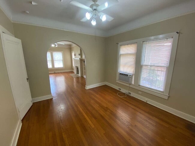 Building Photo - 247 E Lullwood Ave